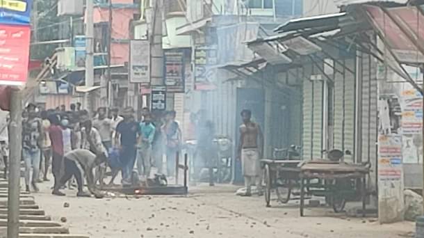 Police, RAB, camp residents clash in Siddirganj, leaving 20 wounded