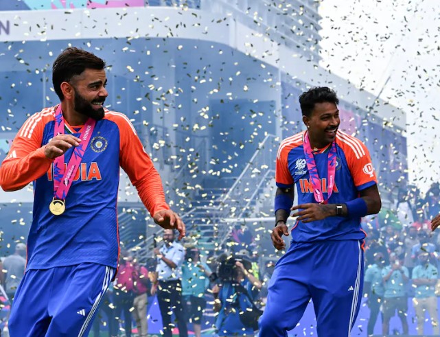 মুম্বাইয়ে বৃহস্পতিবার সন্ধ্যায় রোহিতদের সংবর্ধনা