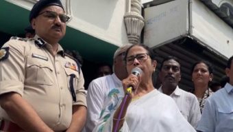 আরজি কর কাণ্ড: নিহত চিকিৎসকের বাড়িতে মুখ্যমন্ত্রী, পুলিশ রবিবারের মধ্যে কিনারা না করলে সিবিআই তদন্ত